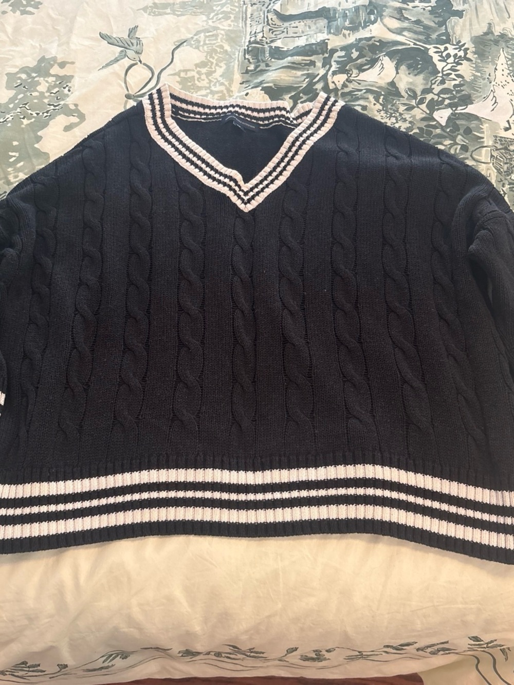 Women’s Black Cable-Knit V-Neck Sweater with Contrast Stripe